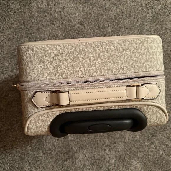 Michael Kors Cream Multi Trolley and duffle bag - Picture 7 of 14
